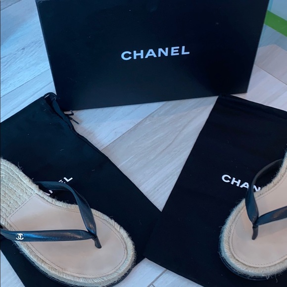 CHANEL Shoes - CHANEL BLACK THONG SANDALS 40